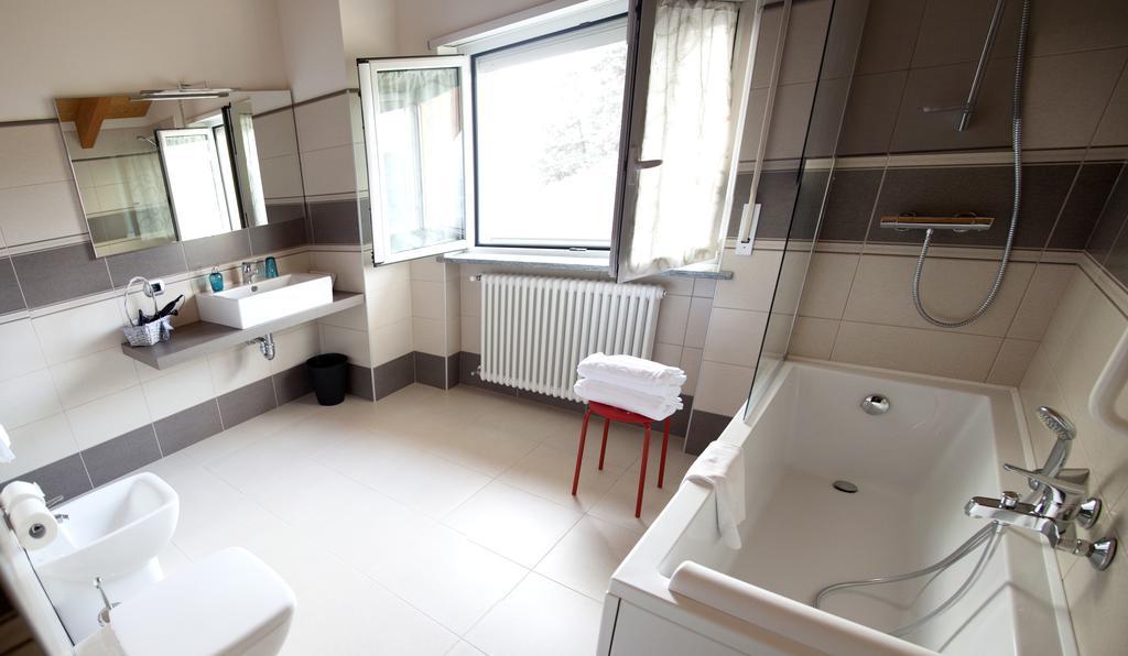 B&B Alba In Langhe Verduno Habitación foto
